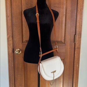 SANCIA Babylon Bar  Bag in Ecru & Whiskey
SANCIA
Color: Ecru & Whiskey